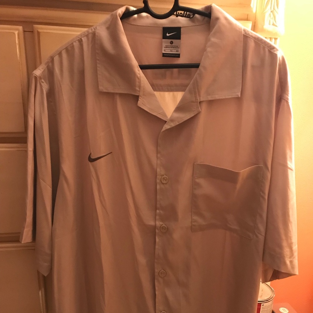 Nike short sleeve shirt