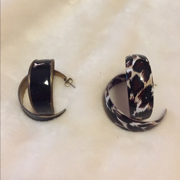 🆓 FREE W/ SHOE PURCHASE - Forever 21 hoops 2 pair - Picture 1 of 5