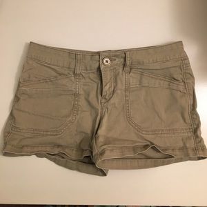 Unionbay • Khaki Shorts