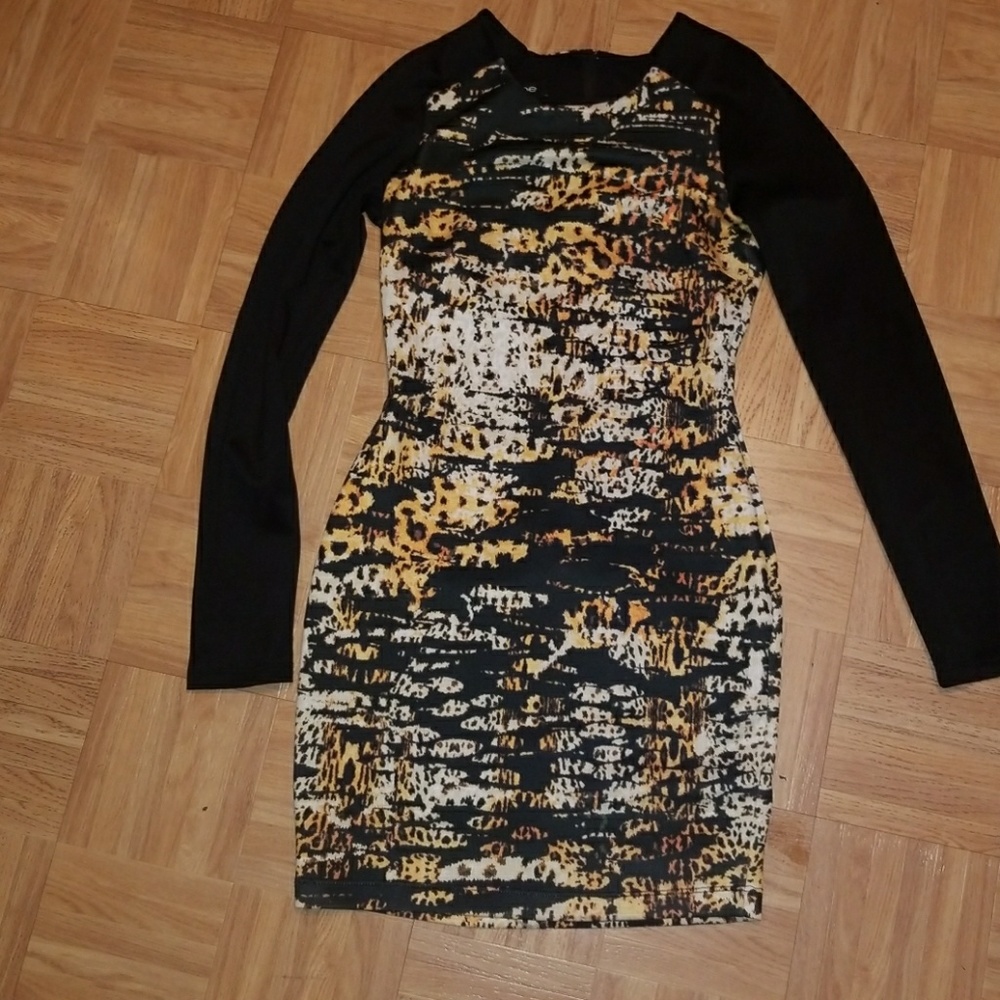 Bebe bodycon  long sleeve print dress