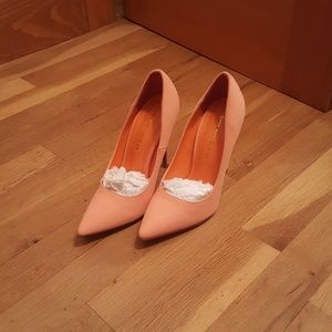 Shoe Republic LA peach heels size 6
