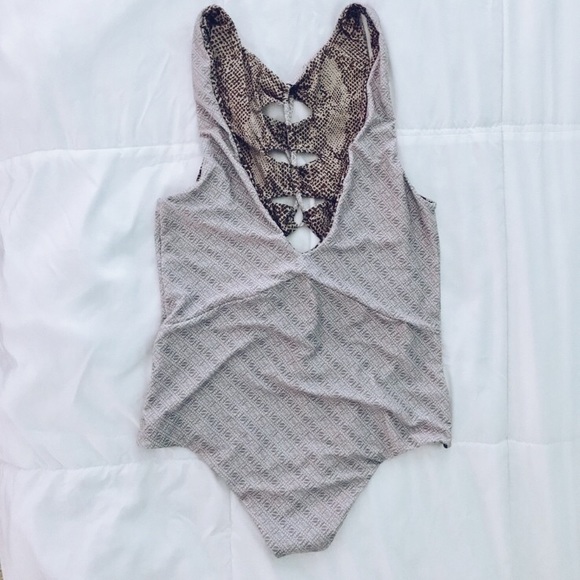 ✖️SOLD✖️Acacia Swimwear - Picture 2 of 4