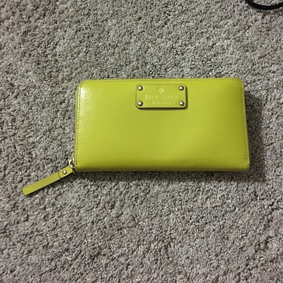 Kate Spade wallet - Picture 1 of 3