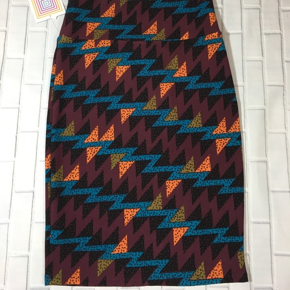 NEW LuLaRoe Cassie Pencil Skirt Size Medium - Picture 2 of 3