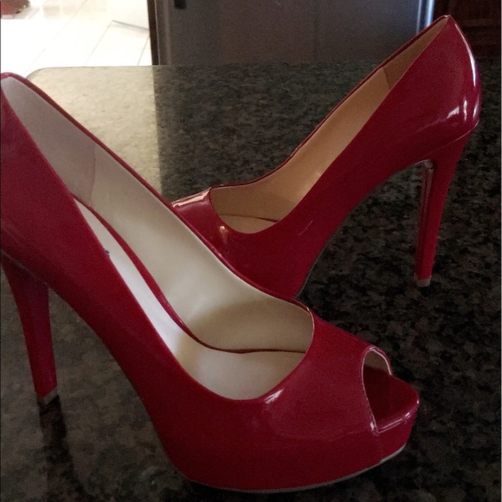 New Red Guess Open Toe Size 6 1/2 M