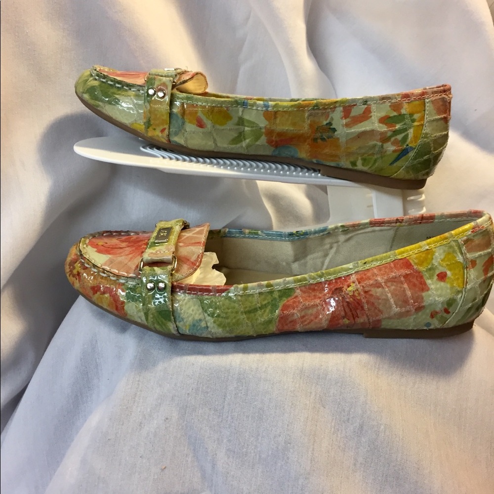 Anne Klein flowered flats