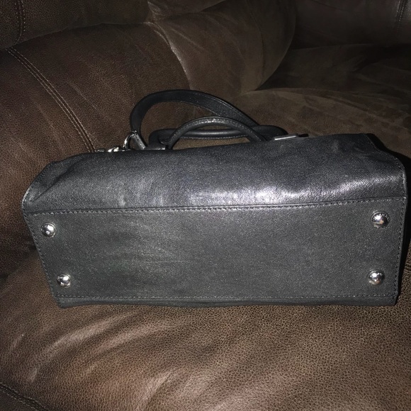 Michael Kors Black medium handbag 👜 - Picture 2 of 4