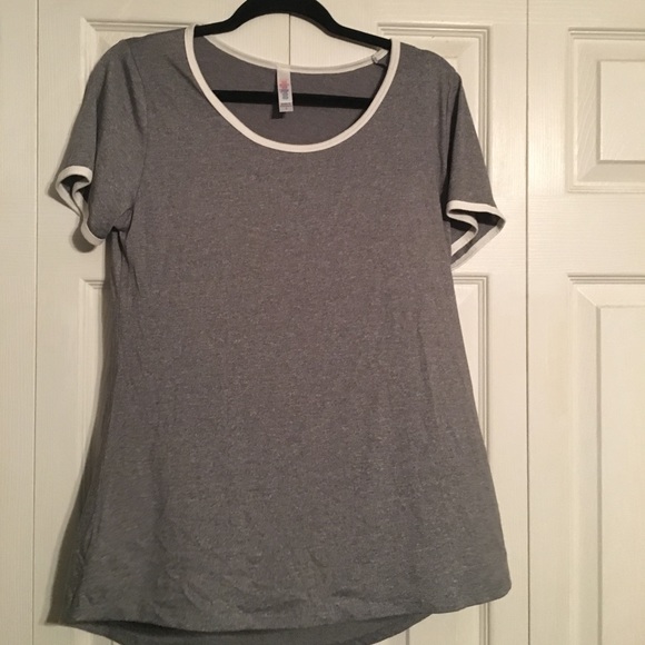LuLaRoe Classic T - Picture 1 of 2