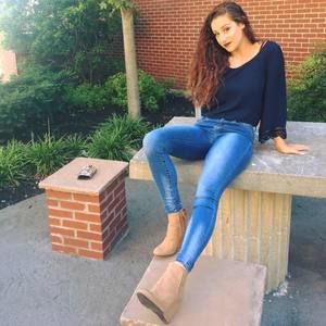 Meet your Posher, Mara