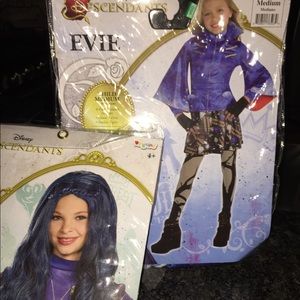 Evie costume and wig