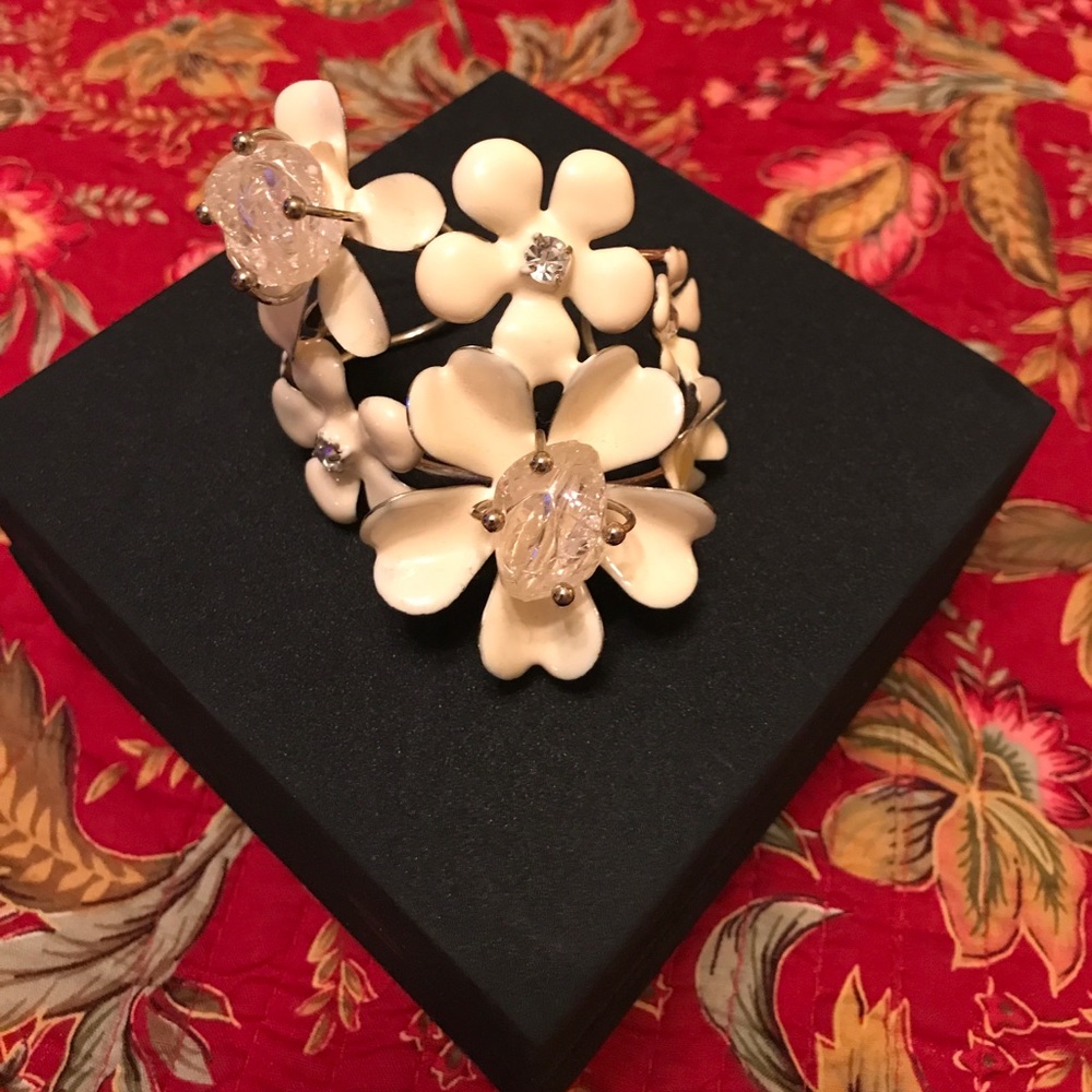 Vintage flower bracelet