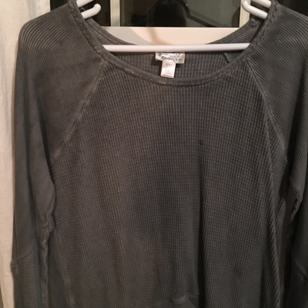 Long sleeve gray top