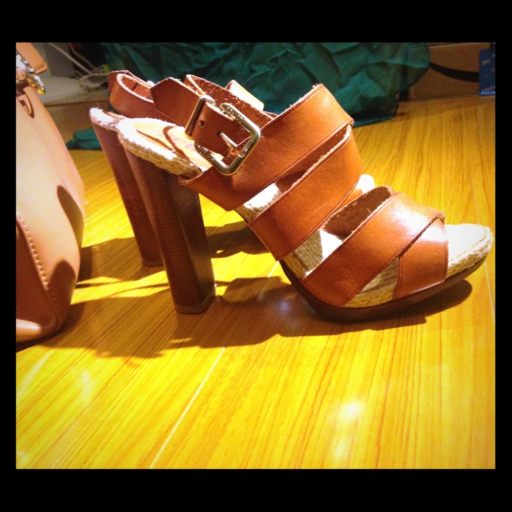 Schutz Women's Crisscross Sandal (Clay)