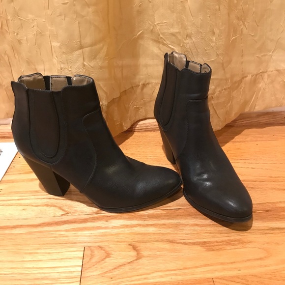 Adrienne Vittadini Black Boots - Picture 3 of 4