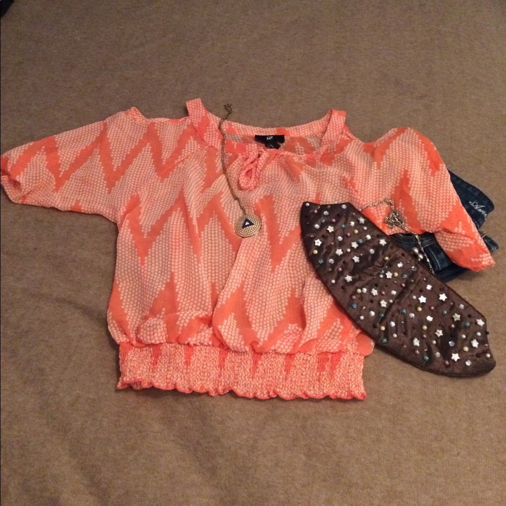 Price Reduced💰💰💰 IZ cold shoulder sheer blouse.