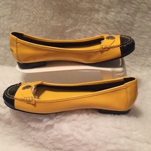 Anne Klein yellow flats NWOT