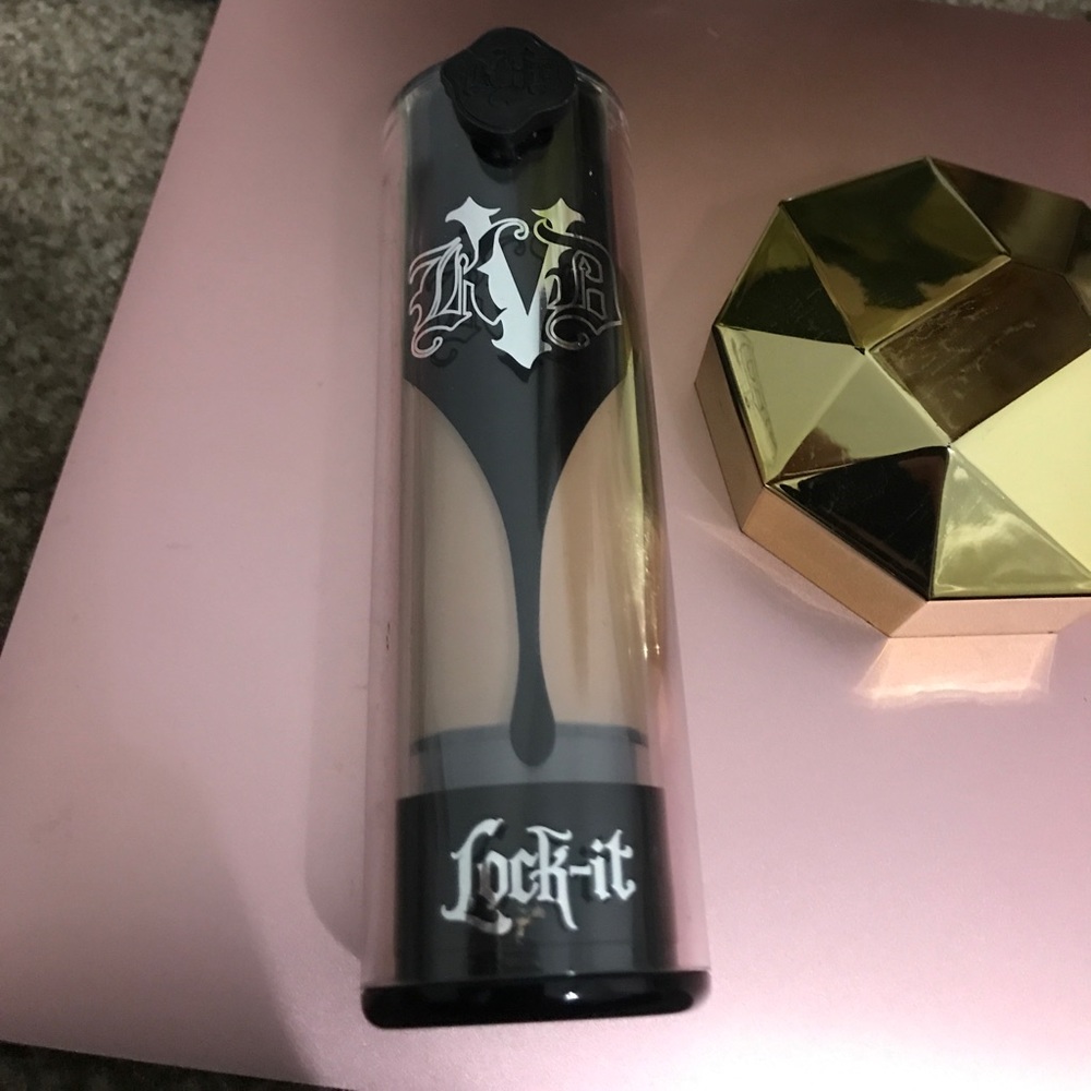 Kat Von D lock it foundation