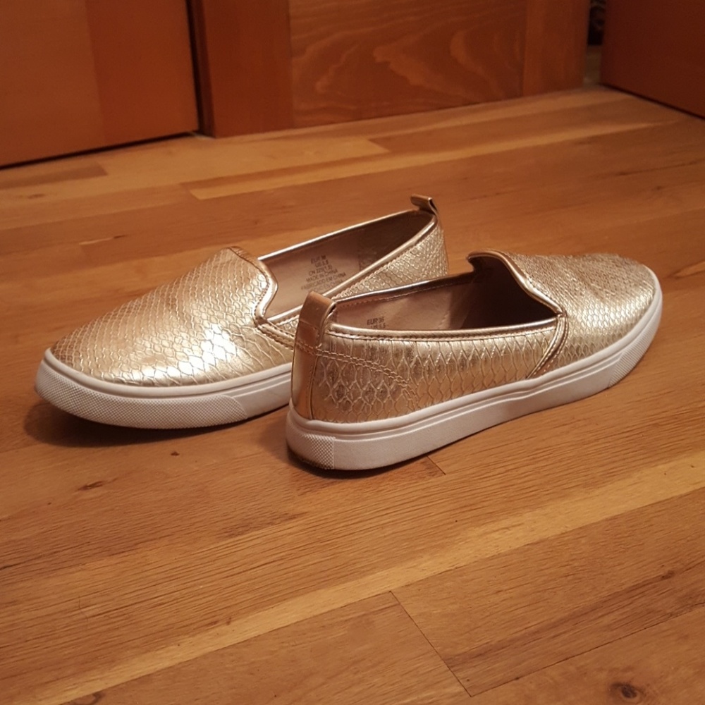 H&M gold loafers size 5.5