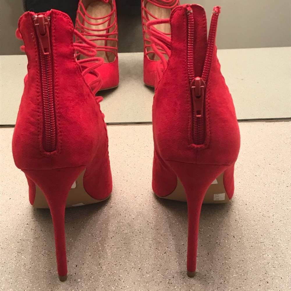 Red strappy high heel shoes - Picture 2 of 5