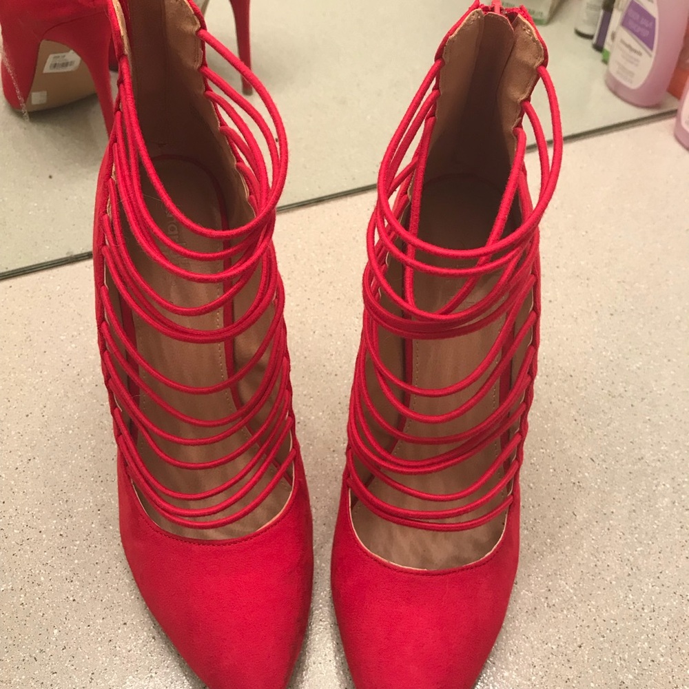Red strappy high heel shoes - Picture 3 of 5