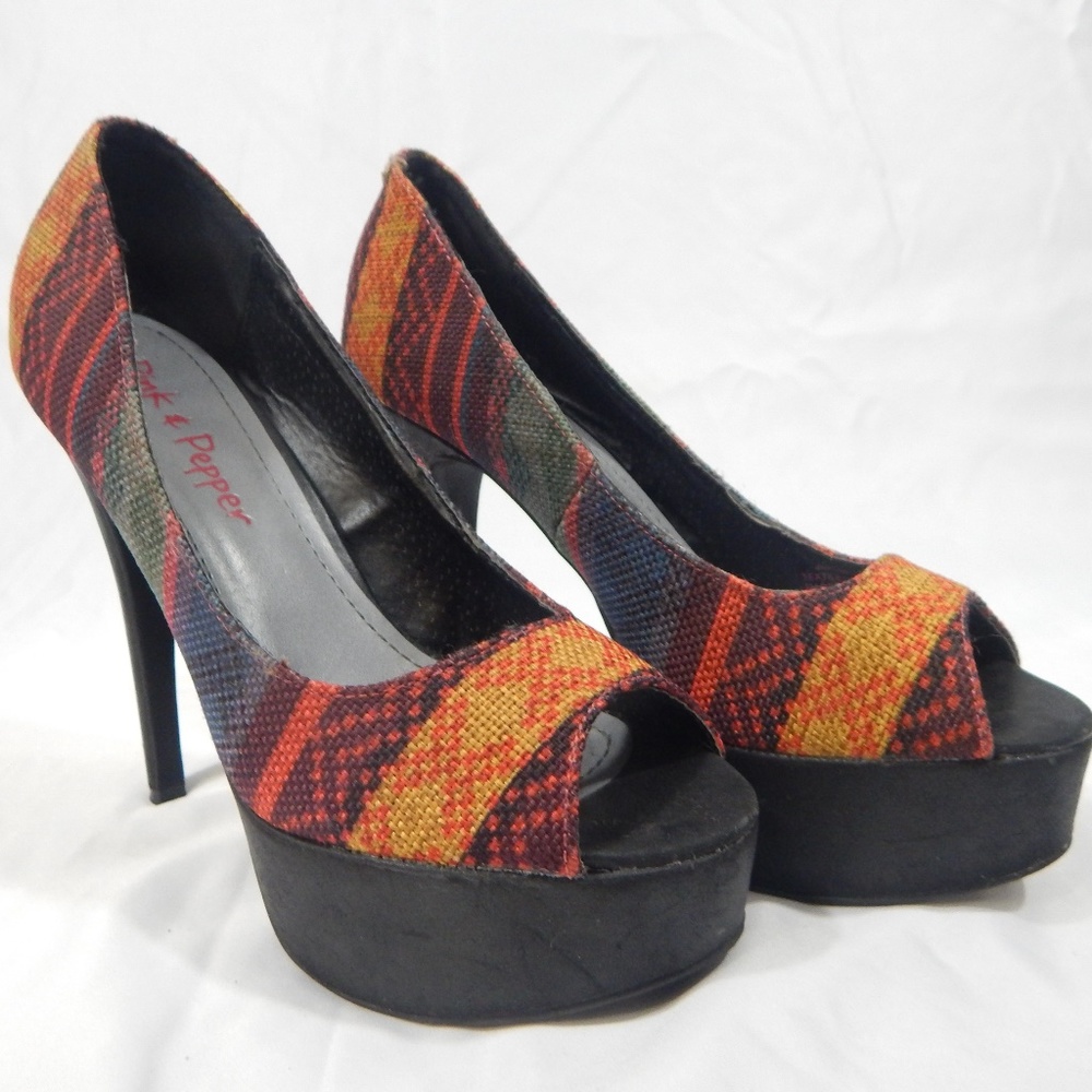 Pink & Pepper Jr. Poppy Style Heels size 6.5⚡️