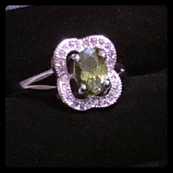 Gorgeous Green Peridot Gemstone - Picture 1 of 2