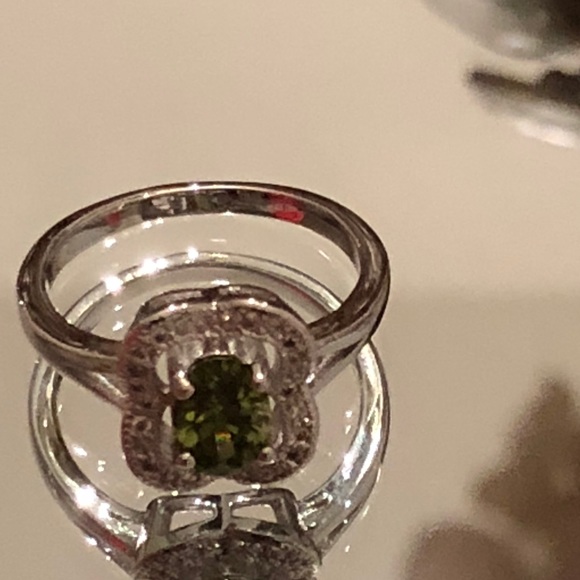 Gorgeous Green Peridot Gemstone - Picture 2 of 2