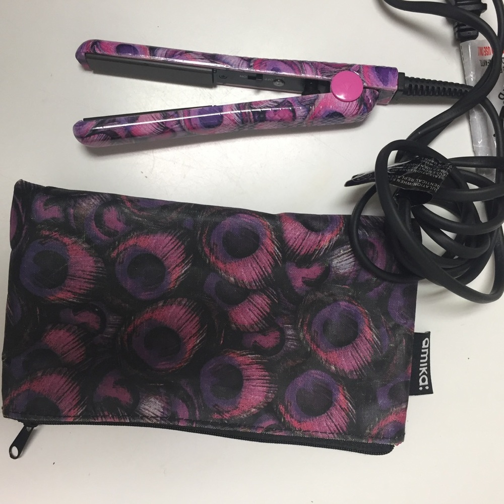 Amika mini flat iron