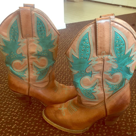 Very Volatile Shoes - Cowgirl Boots