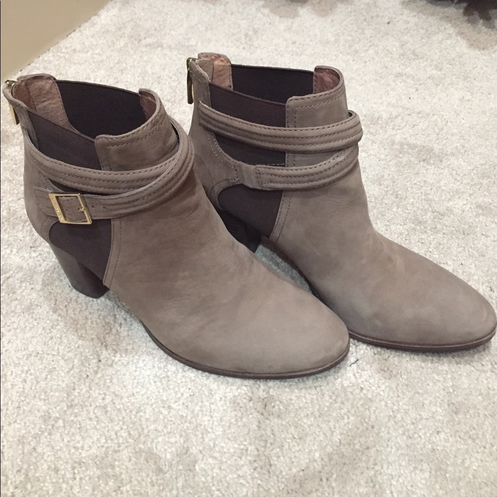 Beautiful Vince Camuto(Louise et Cie)