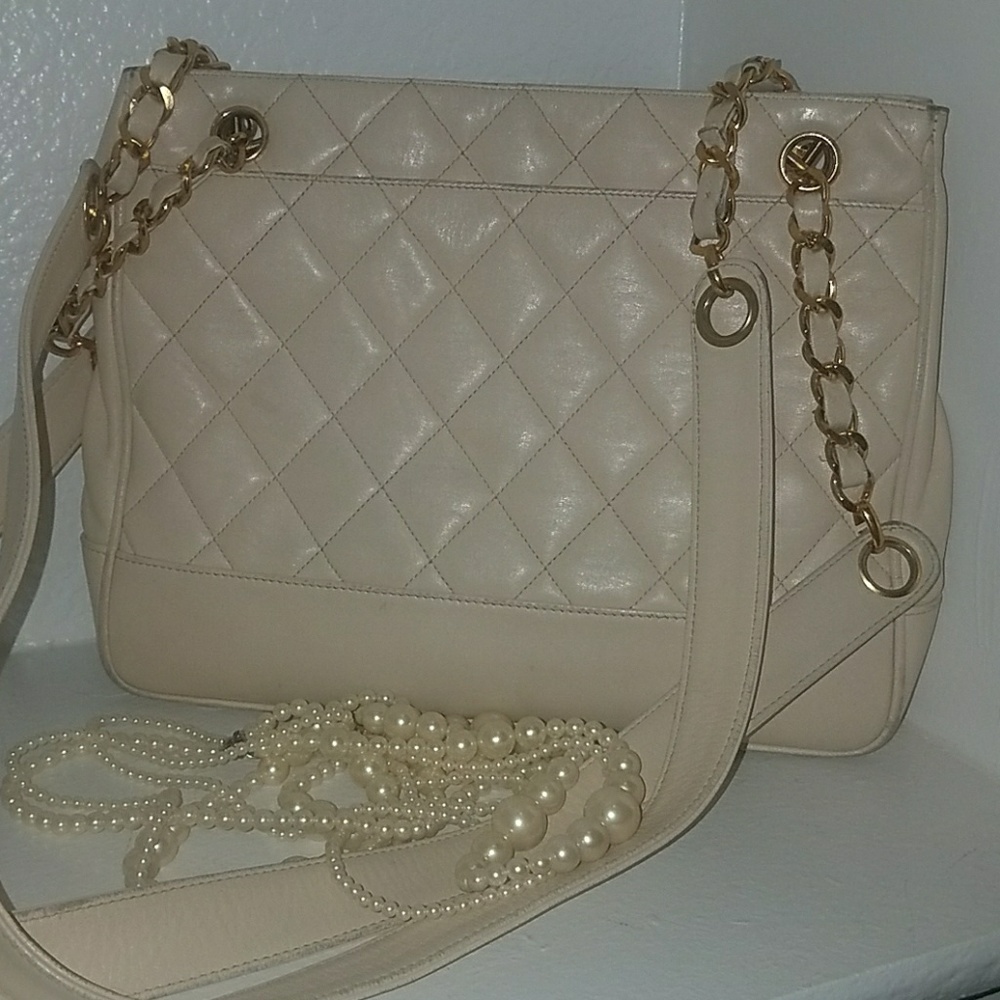 Authentic Vintage Quilted Chanel 👜