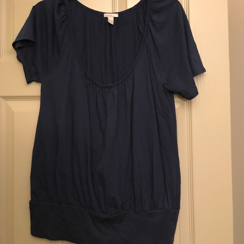 Navy scoop neck short sleeved shirt
