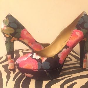 Nine West flower print heels