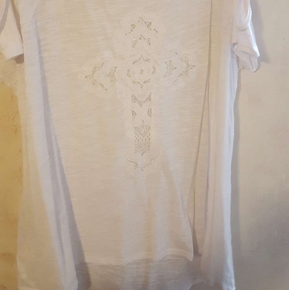 White lace cross peekaboo sleeve plus top