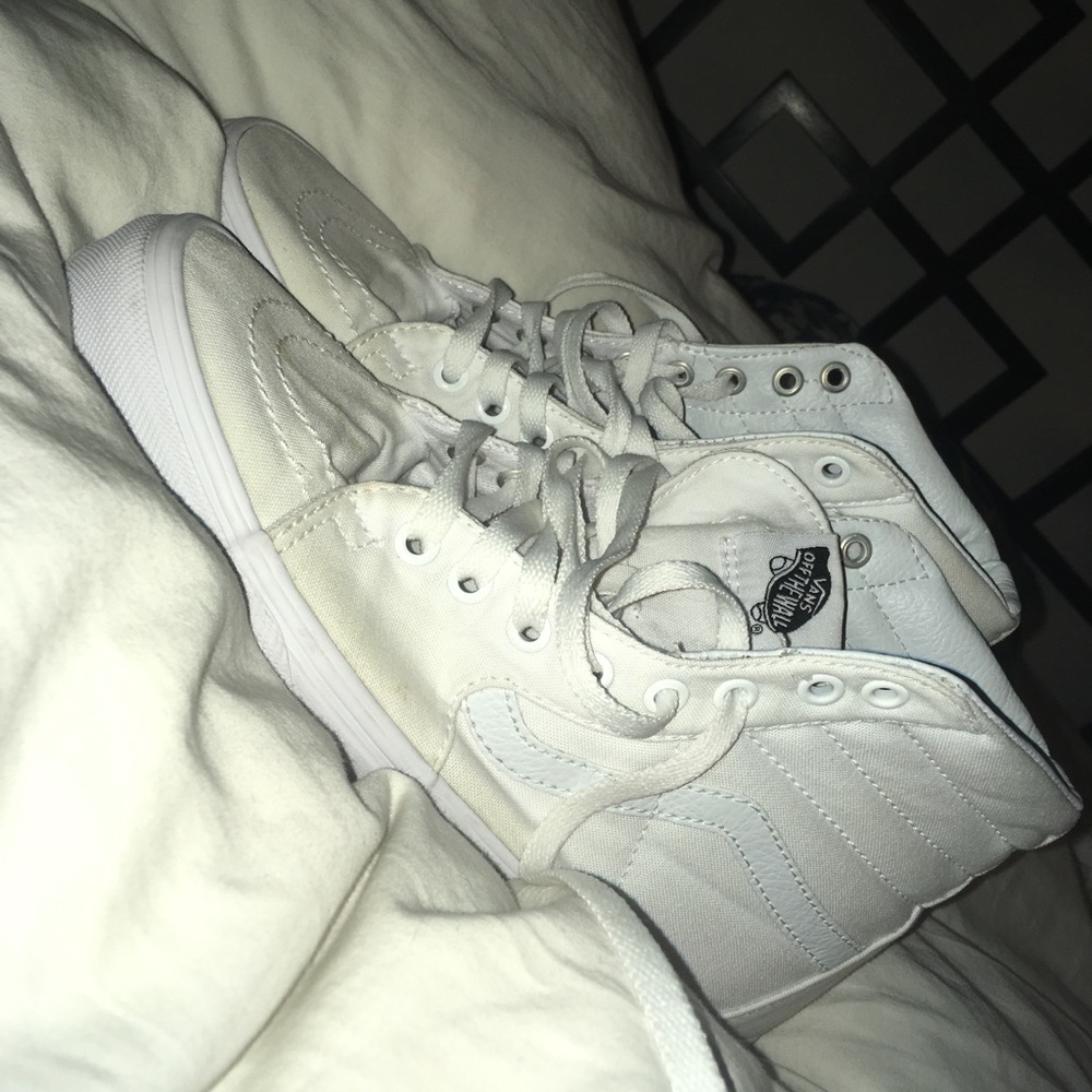 White High Top Vans Canvas Sk8-Hi