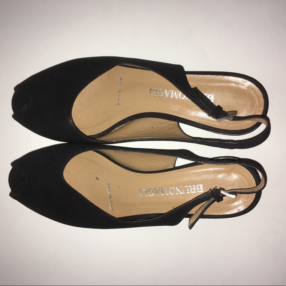 Bruno Magli open toe flat sandal SIZE 4.5 (Not 5)