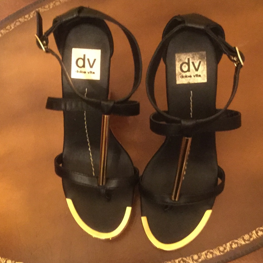 DONATED!  ❄️FINAL SALE❄️ Sexy Wedge Sandals - Picture 3 of 4