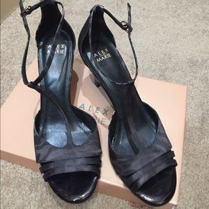 Alex Marie gorgeous heels😎