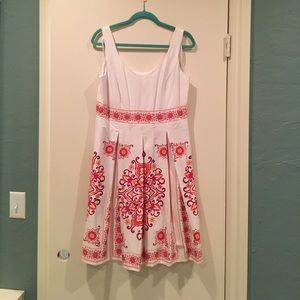White patterned sleeveless dress
