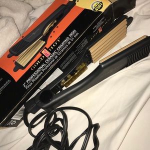BRAND NEW crimping iron