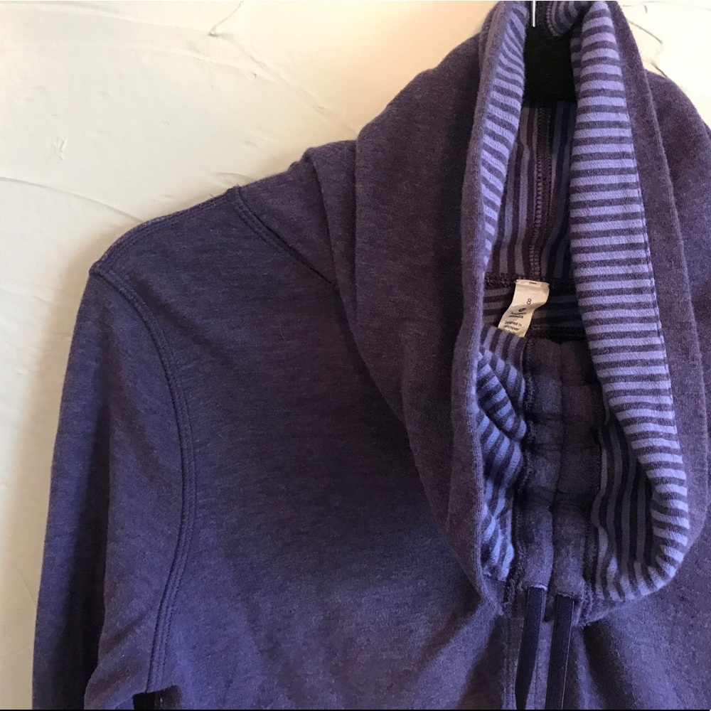 Lulu Lemon Sweatshirt with thumb holes!