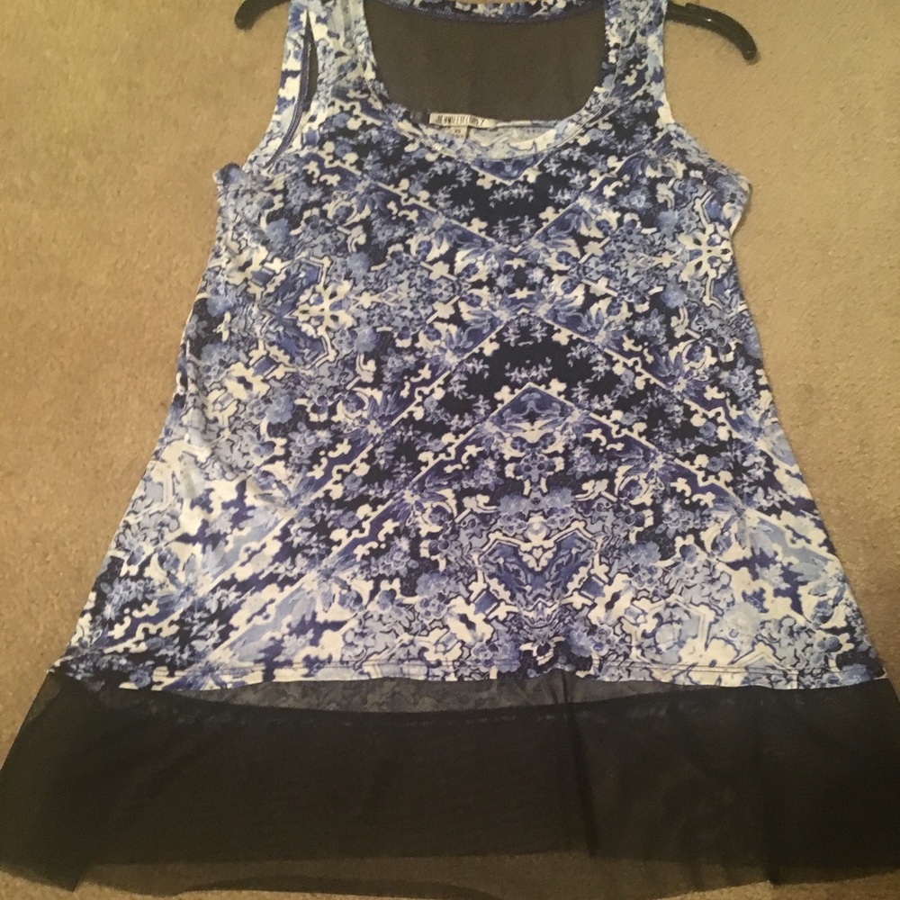 NWT JENNIFER LOPEZ SLEEVELESS TOP