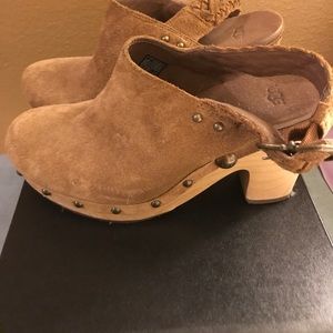 UGG CLOGS