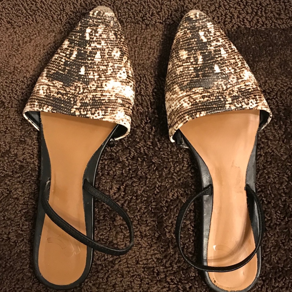 Report - Textured - Pointy Toe - Flats