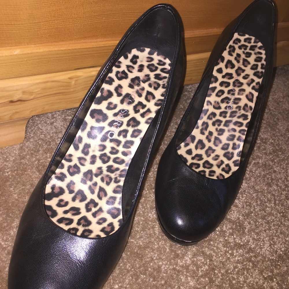 Franco Sarto Black Leather Roundtoe Pump
