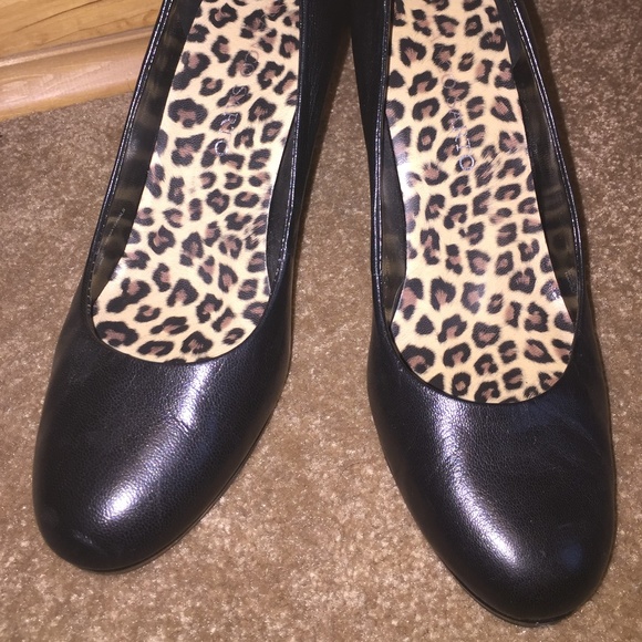 Franco Sarto Black Leather Roundtoe Pump - Picture 2 of 3