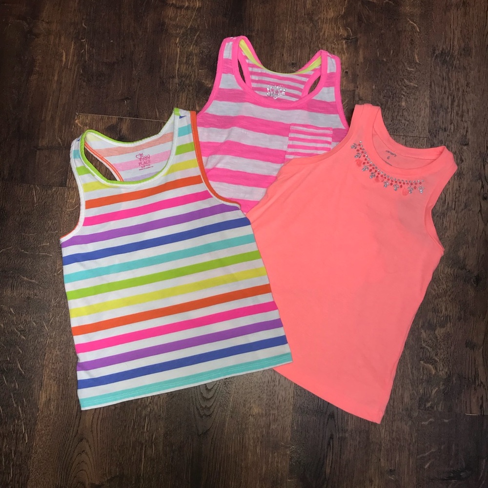 BUNDLE of 3️⃣ Tank tops. Size 6️⃣