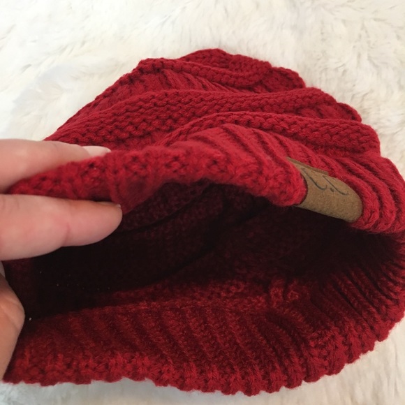 ❗️LAST 1❗️ ❄️SALE❄️ Cable Knit Beanie - Red - Picture 2 of 5