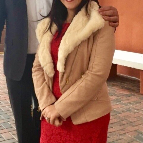 Jackets & Blazers - Beautiful beige jacket with faux fur collar size M