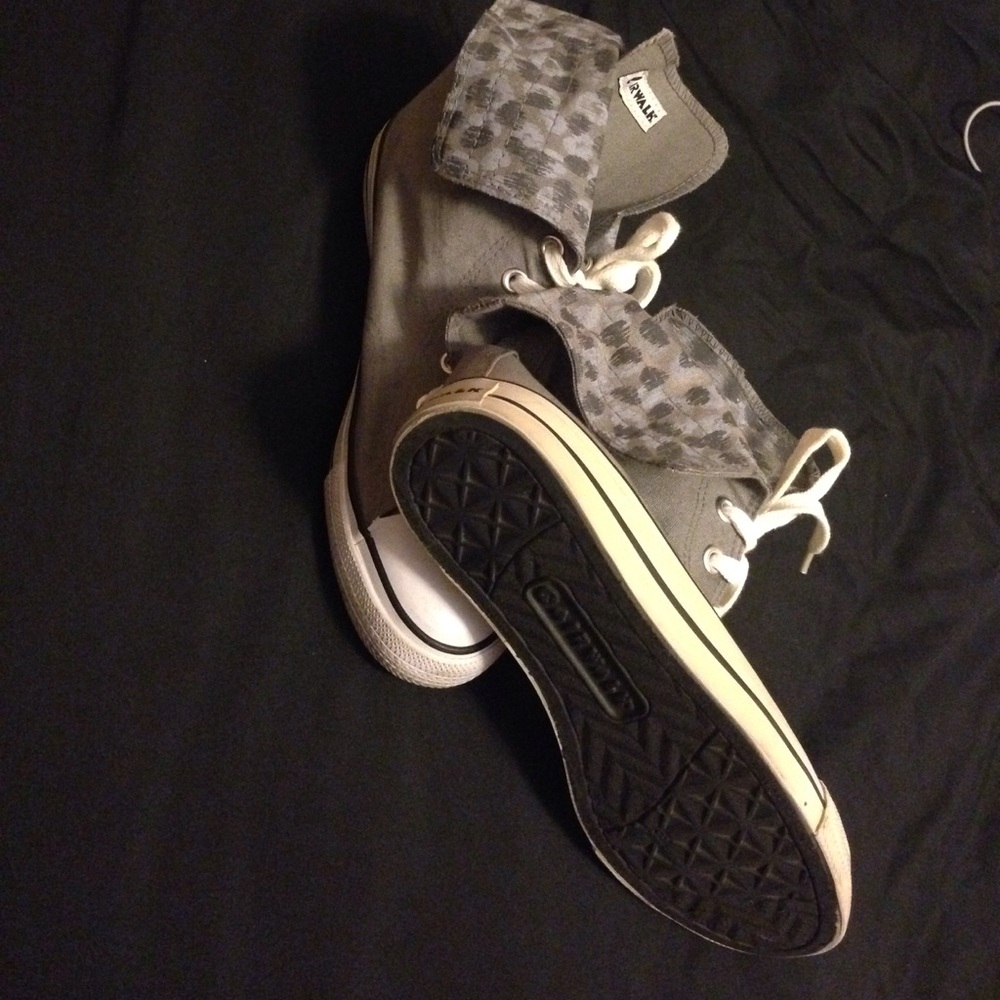 AIRWALK high top, gently used, like new. - Picture 2 of 4